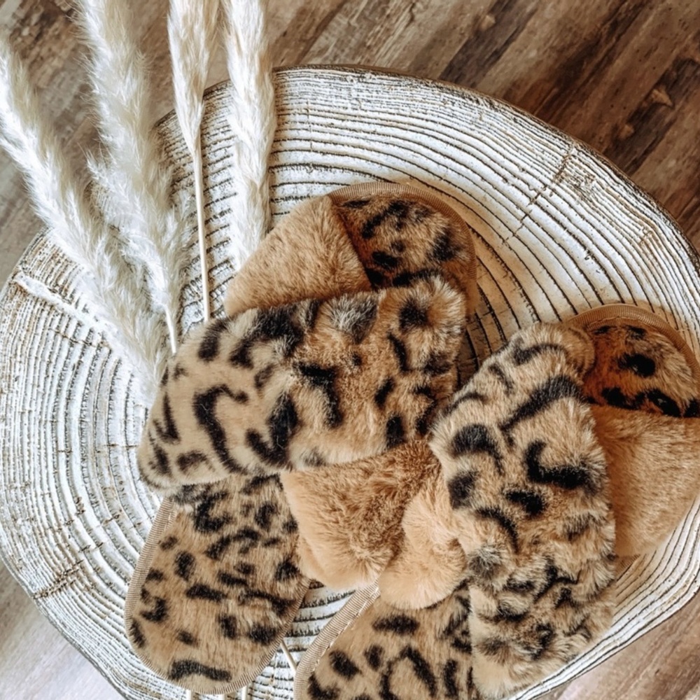 Women’s Leopard Crisscross Peep Toe Slippers 6.5